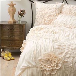 Anthropologie Georgina Queen Duvet Cover and shams